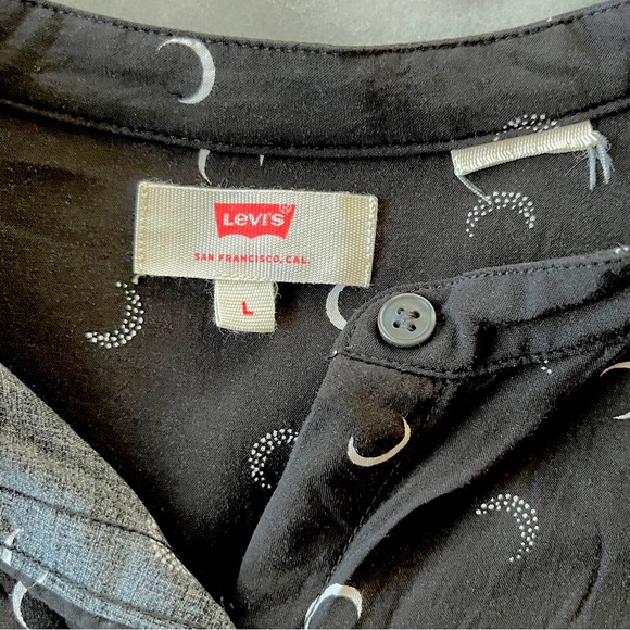 Levi’s Black Button Down Blouse with Moon Print - Picture 3 of 6